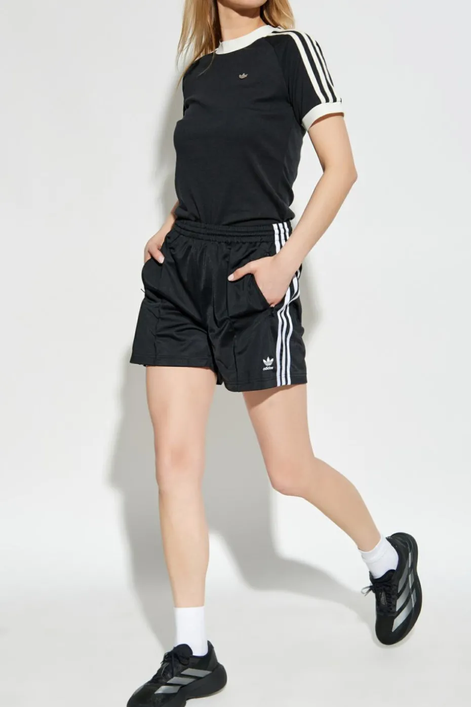 ADIDAS Originals CZARNY Szorty z wyszytym logo