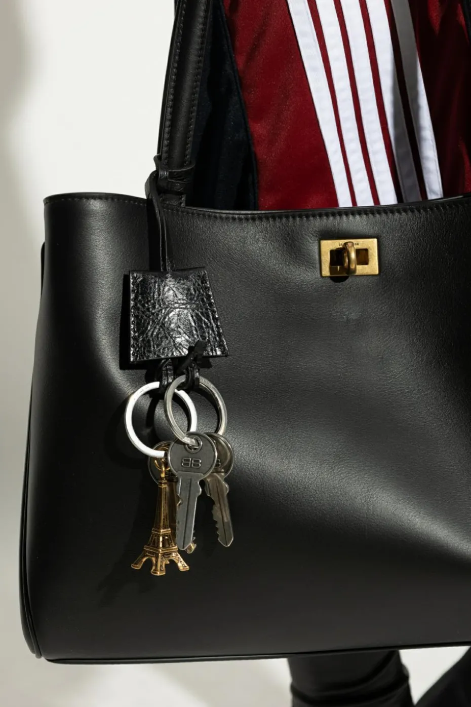 Balenciaga CZARNY Brelok z zawieszką wieży Eiffla