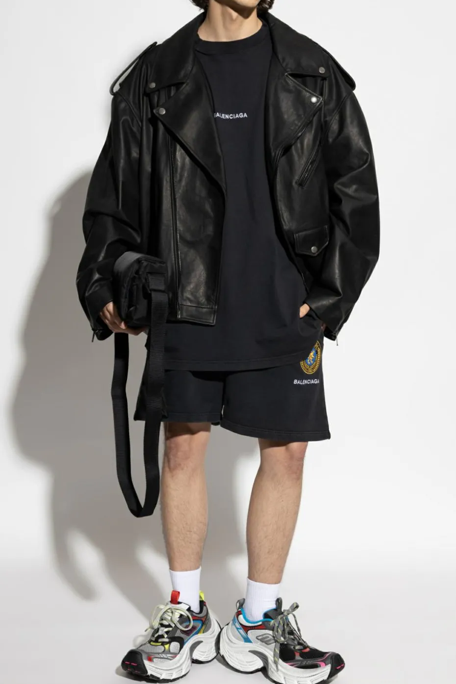 Balenciaga CZARNY T-shirt z naszywką na rękawie