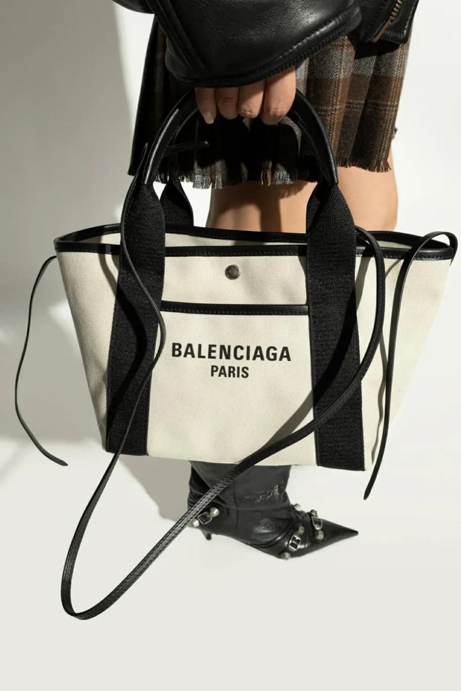 Balenciaga kremowy Torba `Biarritz Small` typu `shopper`