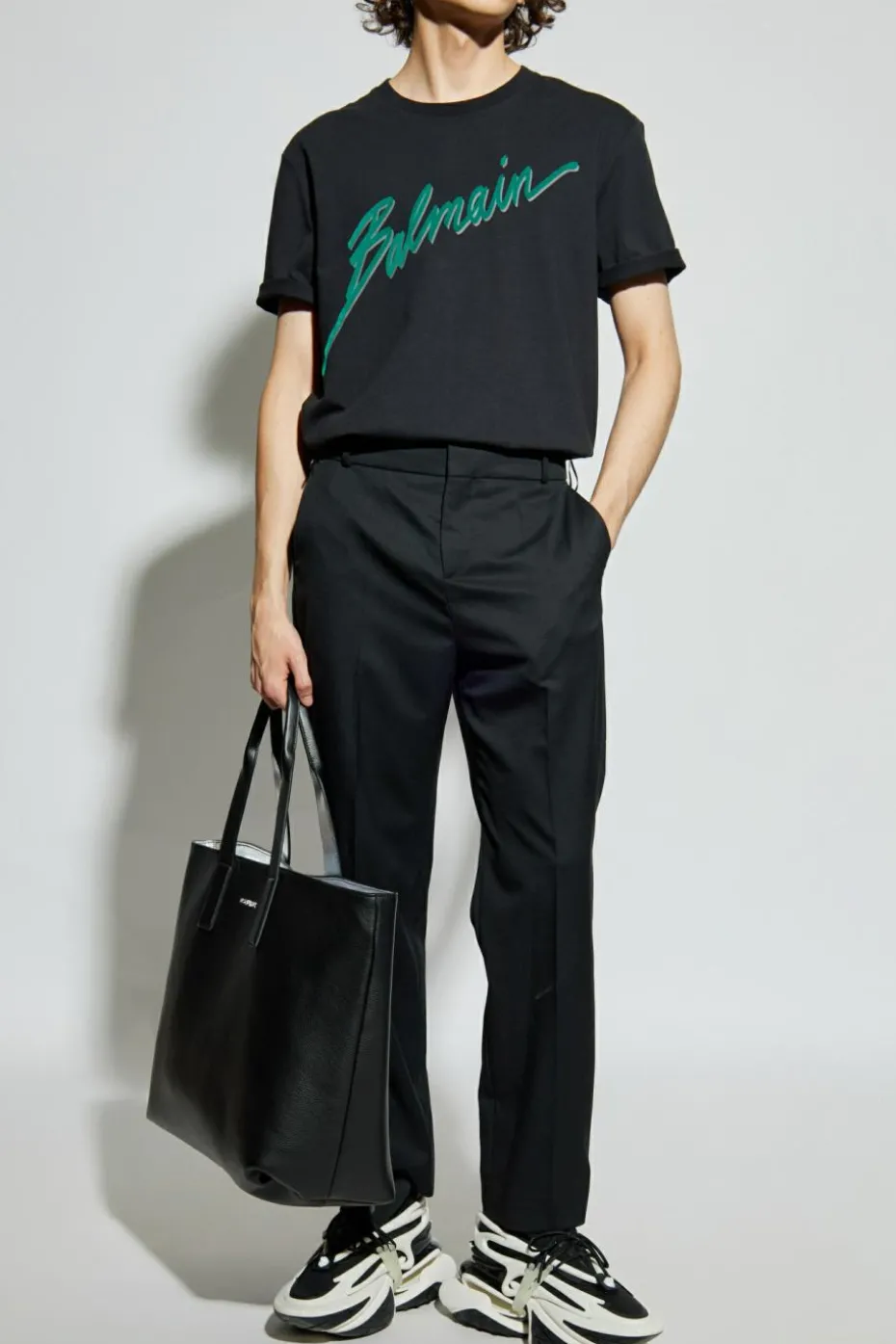 Balmain CZARNY T-shirt z logo o aksamitnym wykończeniu