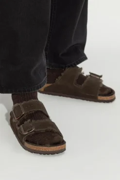 Birkenstock BRĄZOWY Klapki ‘Arizona Shearling’