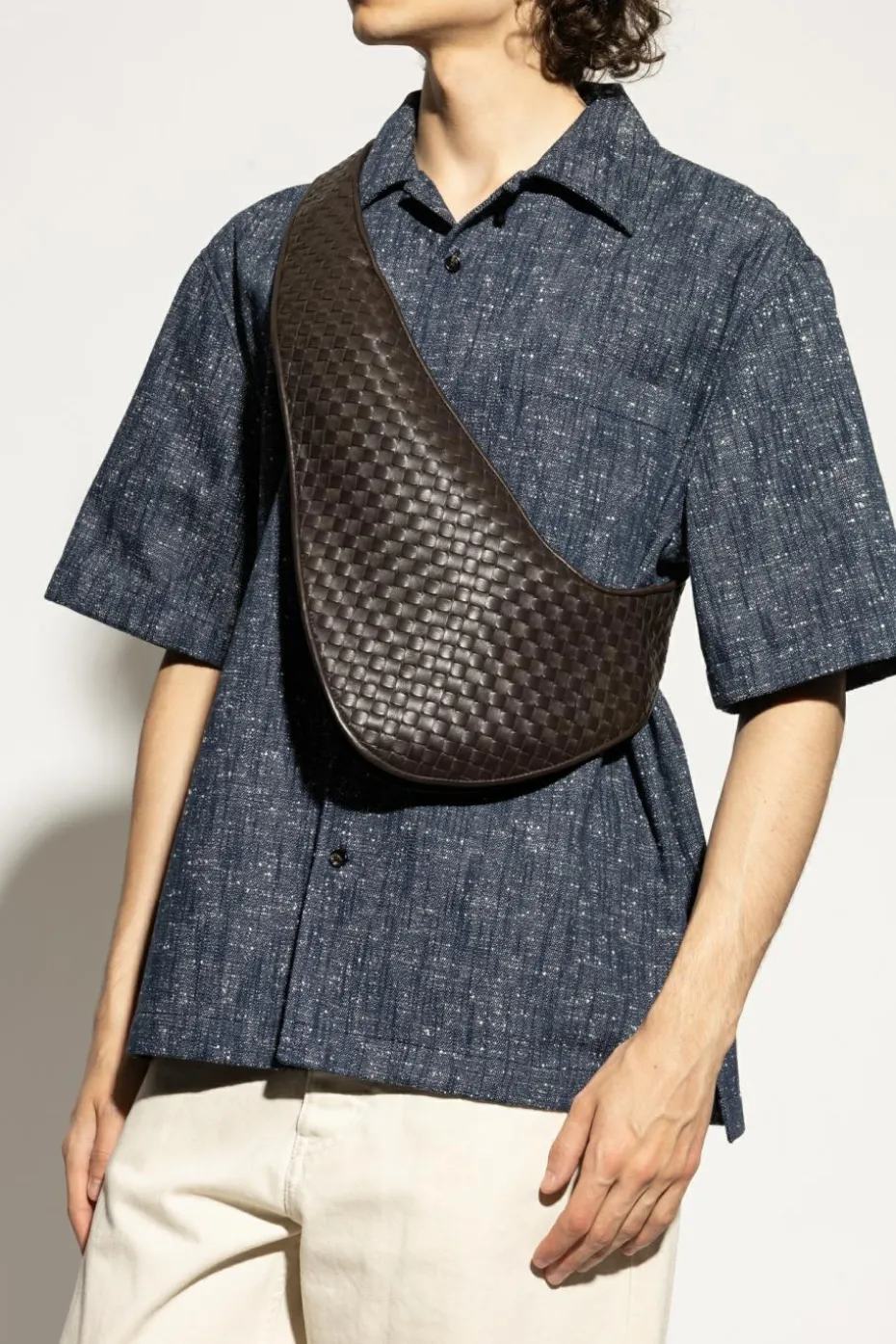 Bottega Veneta BRĄZOWY Skórzana torba na ramię `Veneto Sling`