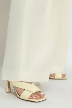 Bottega Veneta ŻÓŁTY Skórzane klapki na obcasie `Riva`