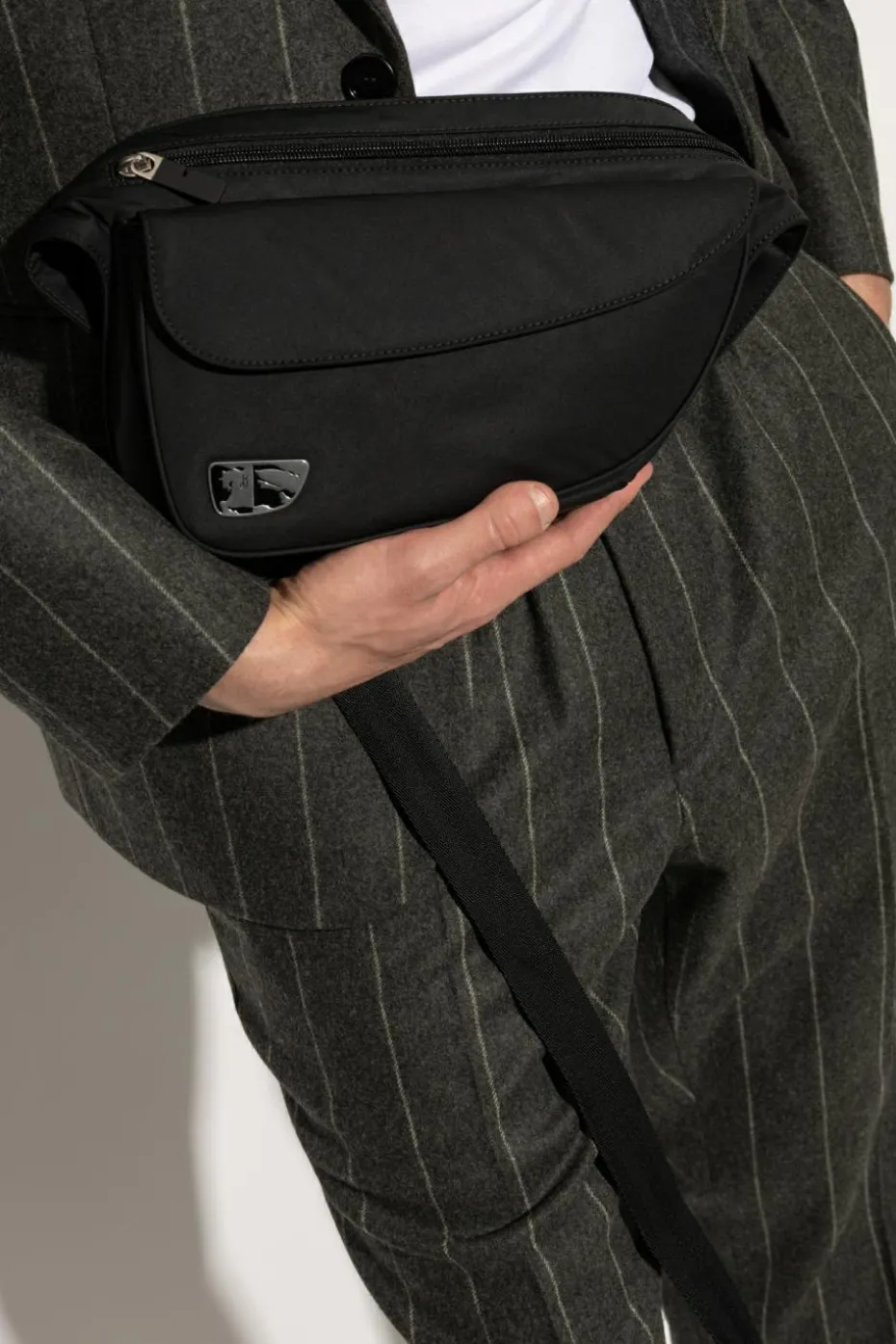 Burberry CZARNY Torba na pas z aplikacją w kształcie logo