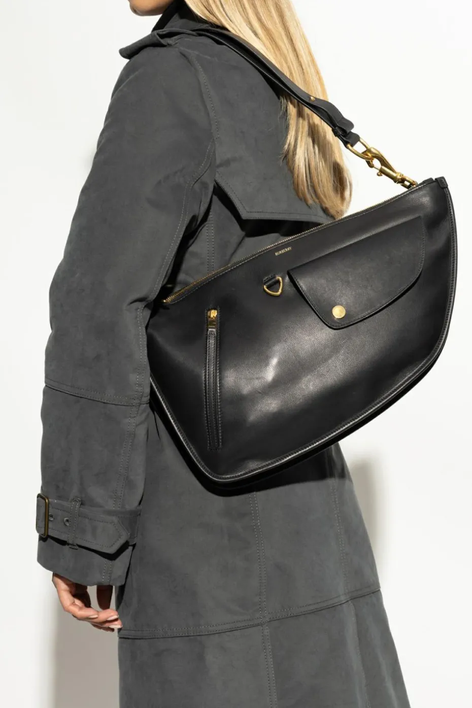Burberry CZARNY Torba na ramię `Shield`