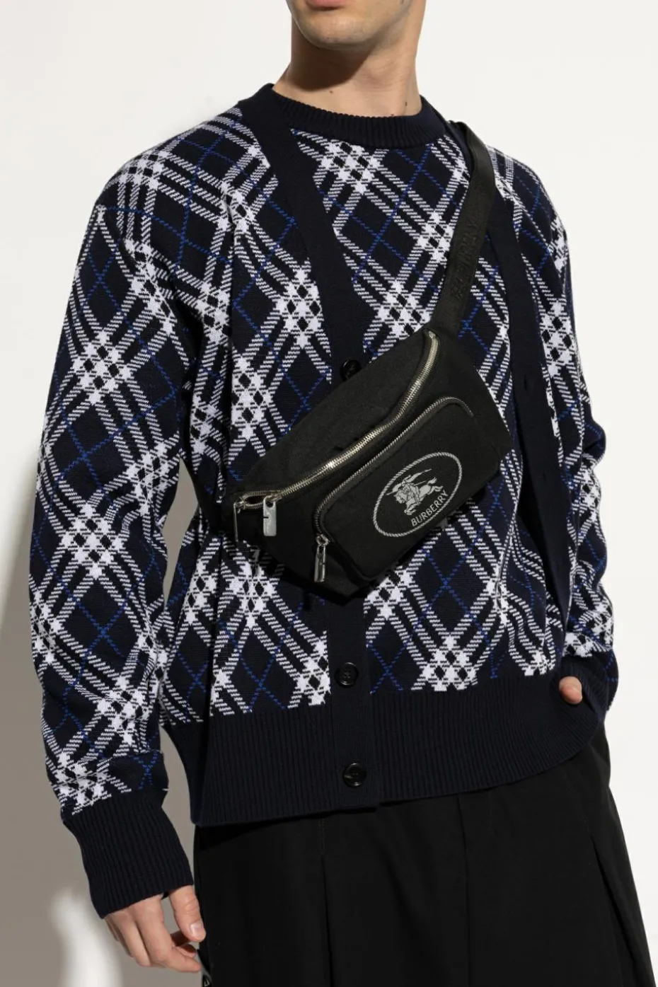 Burberry CZARNY Torba na pas `Orkney Small`