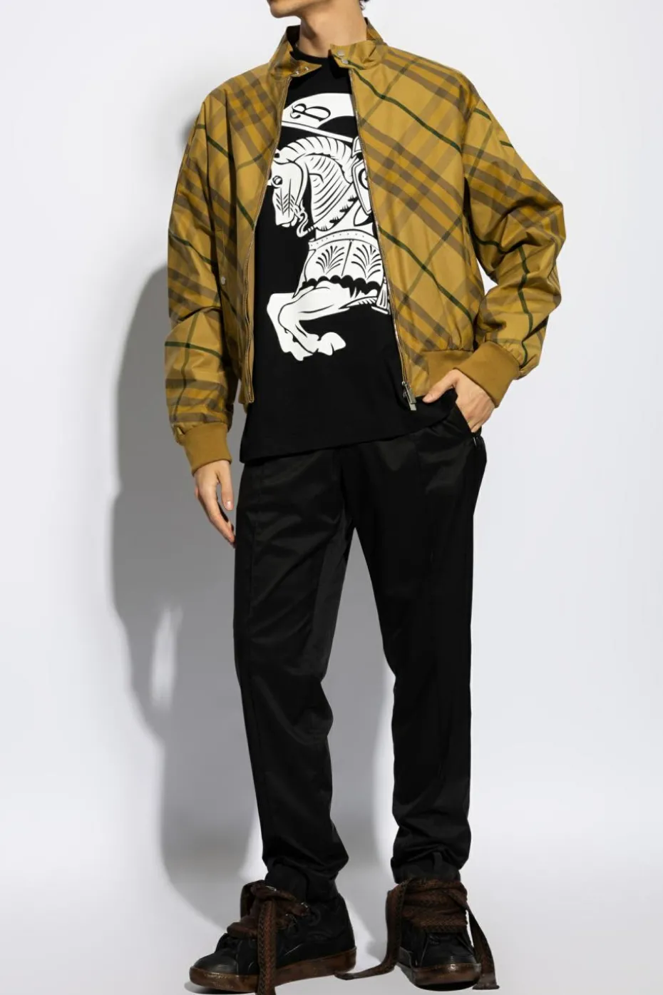 Burberry CZARNY T-shirt z logo