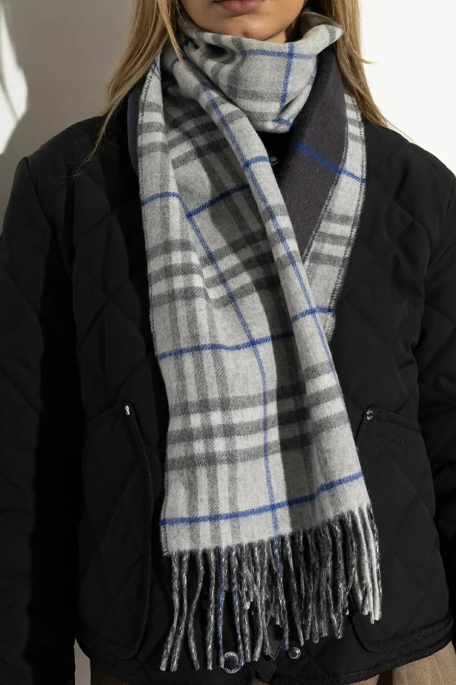 Burberry SZARY Kaszmirowy szal z frędzlami
