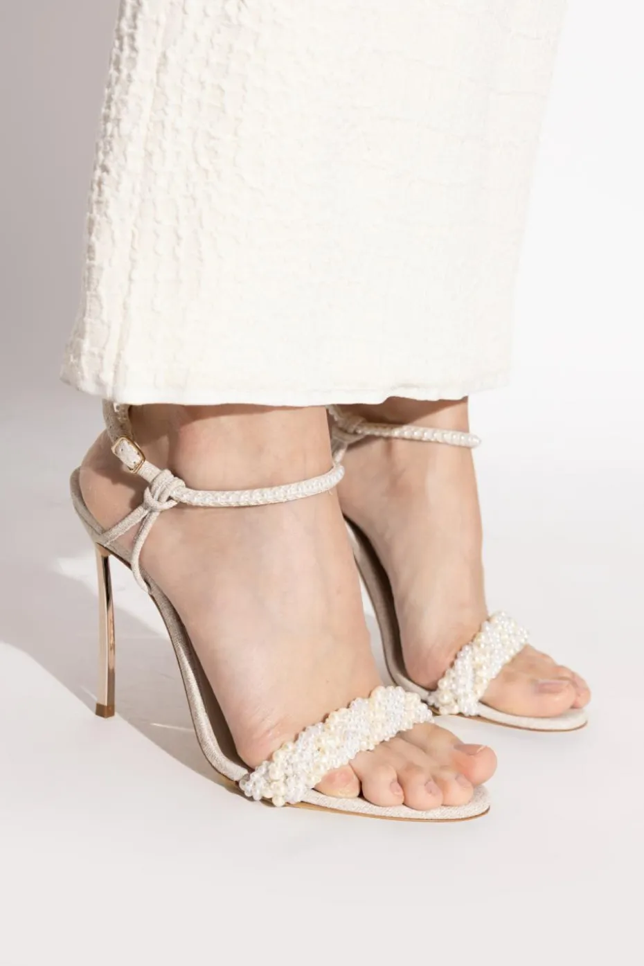 Casadei kremowy Sandały na obcasie z perłowymi aplikacjami