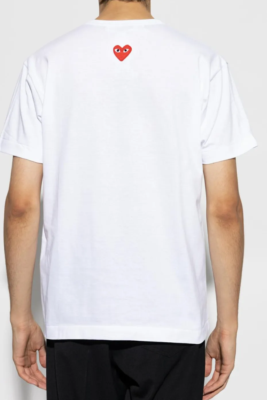Comme des Garçons Play BIAŁY T-shirt z naszywką w kształcie logo