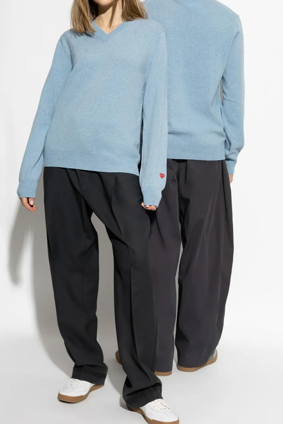 Comme des Garçons Play jasnoniebieski Sweter z dekoltem w serek