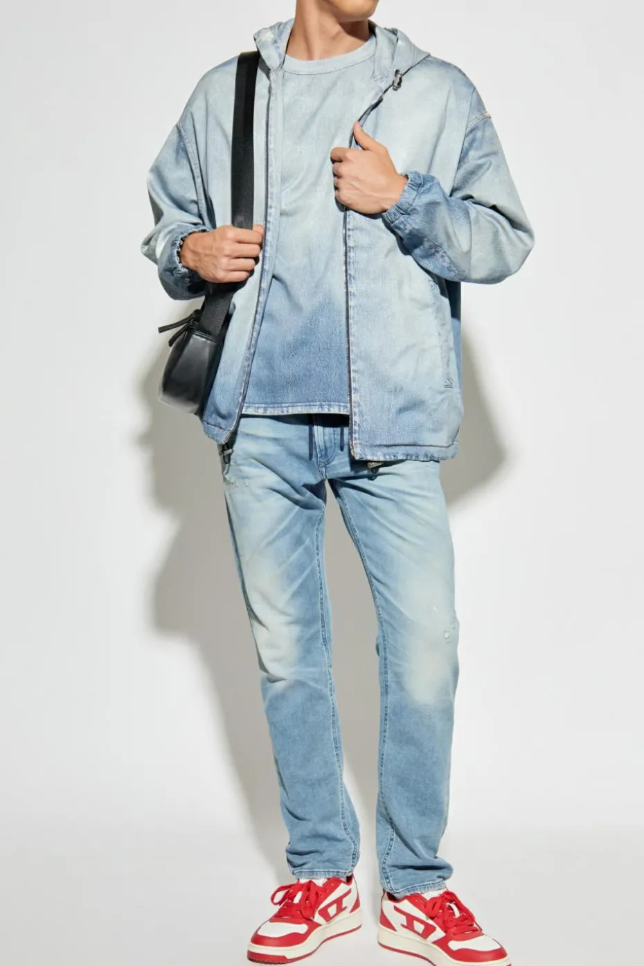 Diesel jasnoniebieski Jeansy `2032 D-KROOLEY-B JOGG`