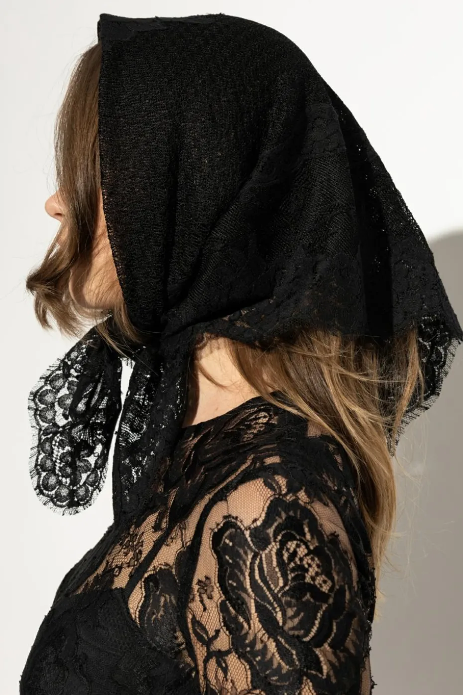 Dolce & Gabbana CZARNY Ażurowa chusta