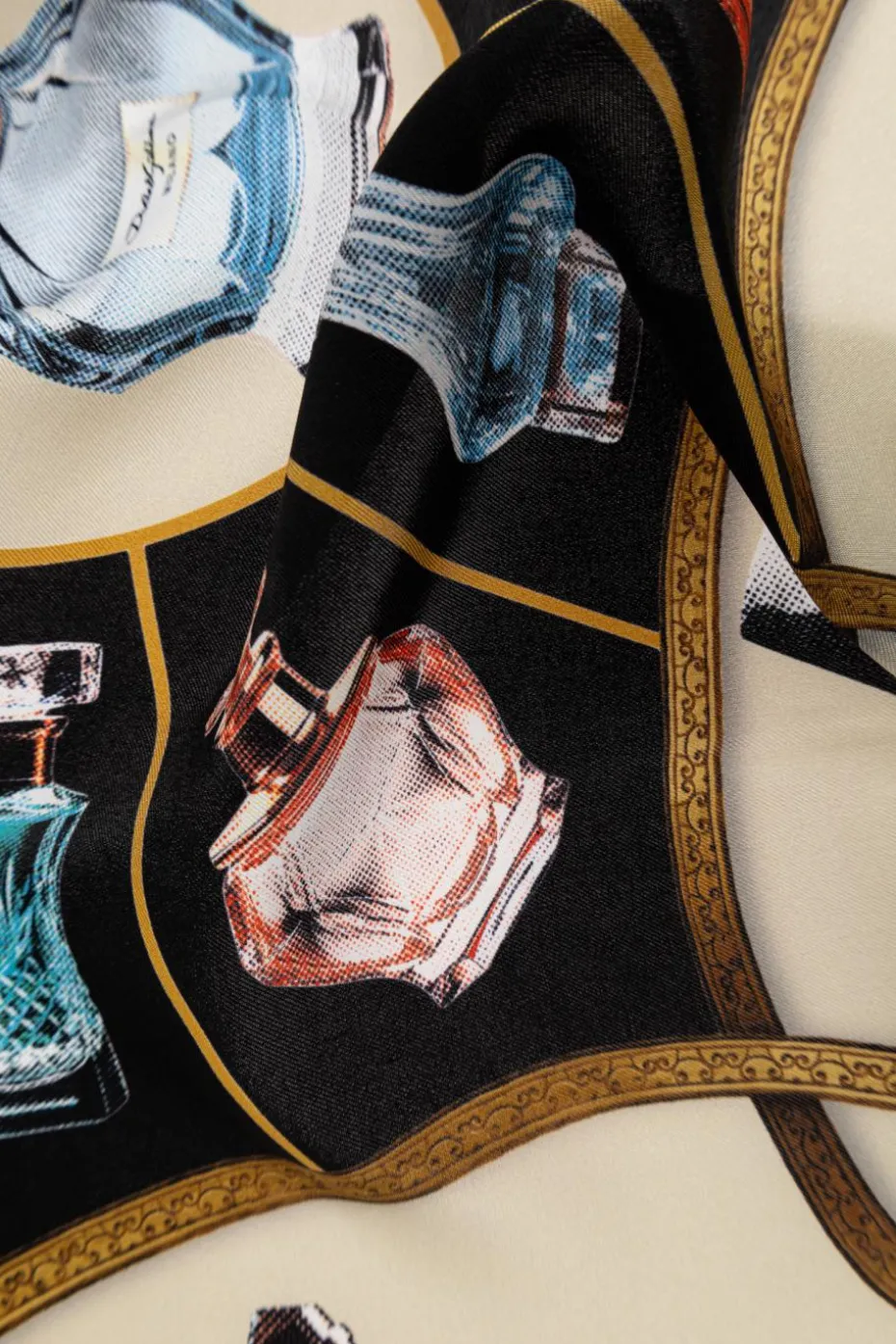 Dolce & Gabbana MULTIKOLOR Jedwabna chusta z nadrukiem