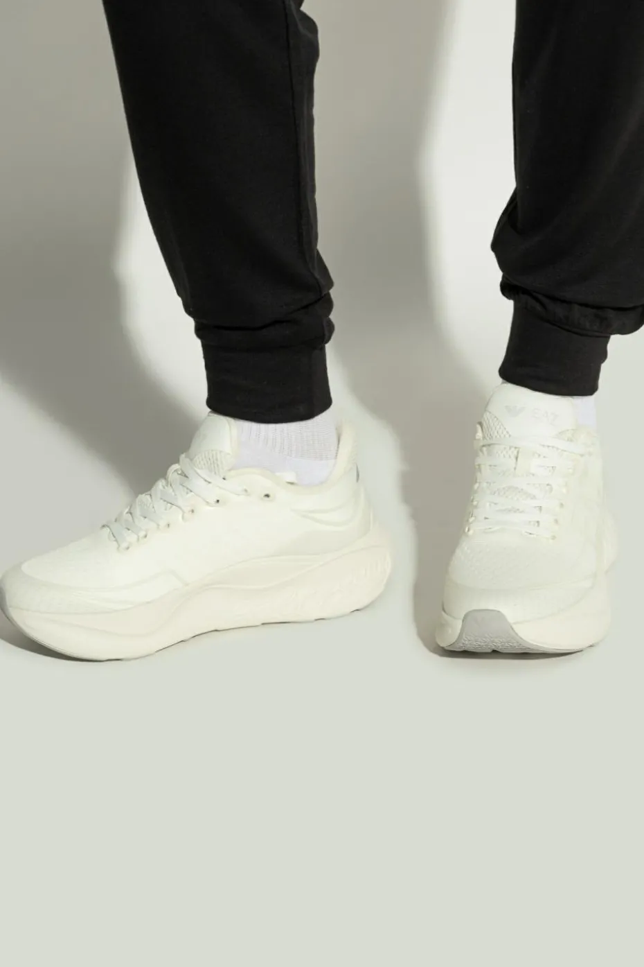 EA7 Emporio Armani kremowy Buty sportowe z logo