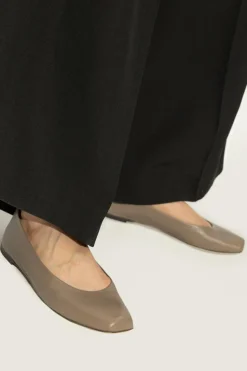 Emporio Armani BRĄZOWY Skórzane baleriny