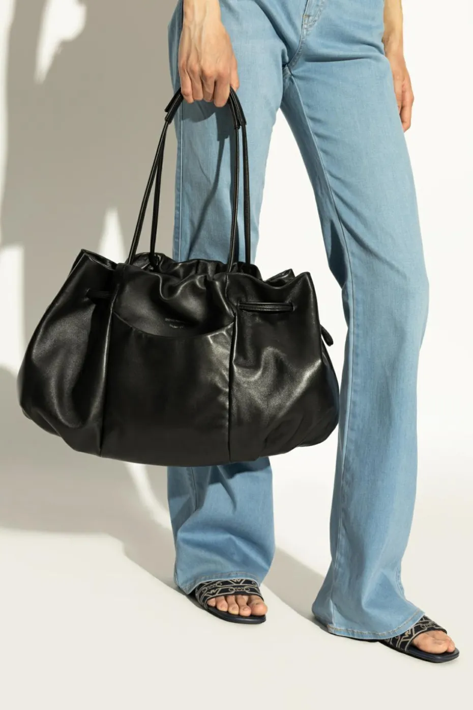 Emporio Armani CZARNY Skórzana torba na ramię