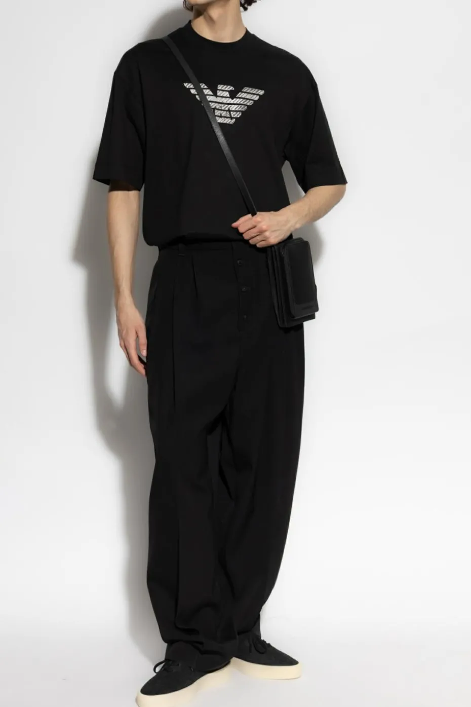 Emporio Armani CZARNY T-shirt z kolekcji `Sustainability`