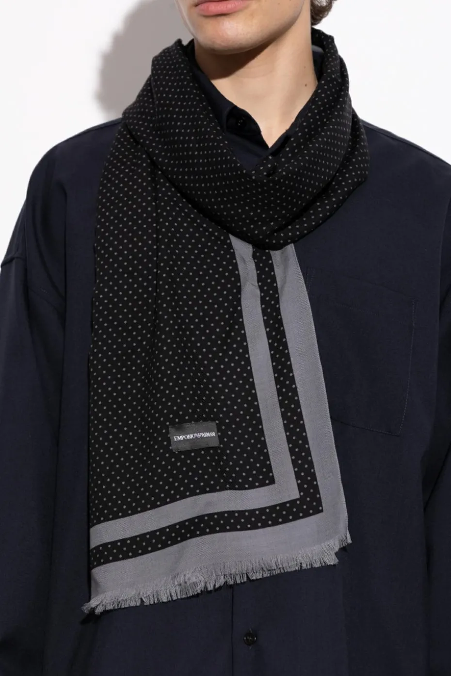 Emporio Armani CZARNY Wełniany szal