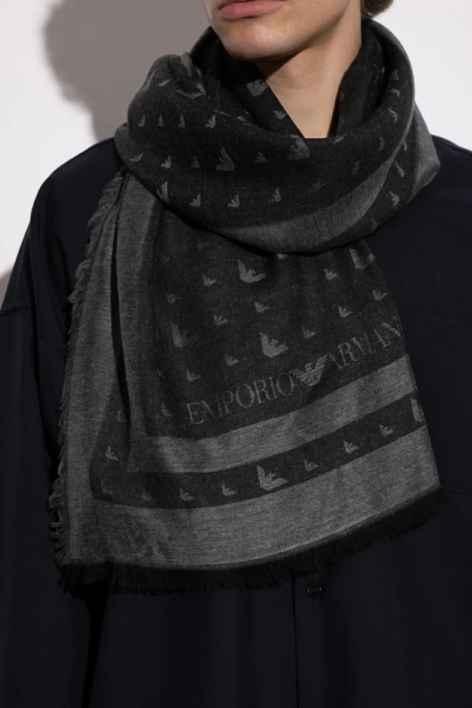 Emporio Armani SZARY Chusta z logo