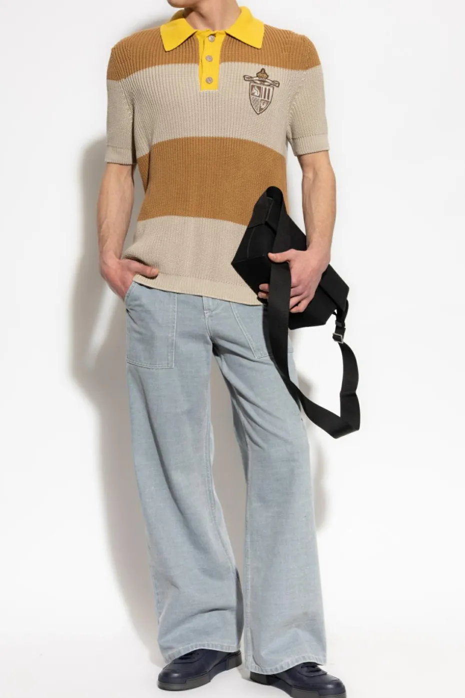 Fendi beżowy Polo z naszywką