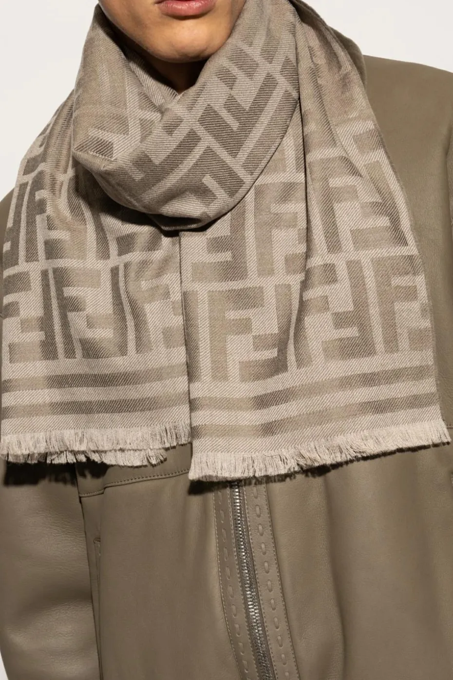 Fendi beżowy Wełniany szal