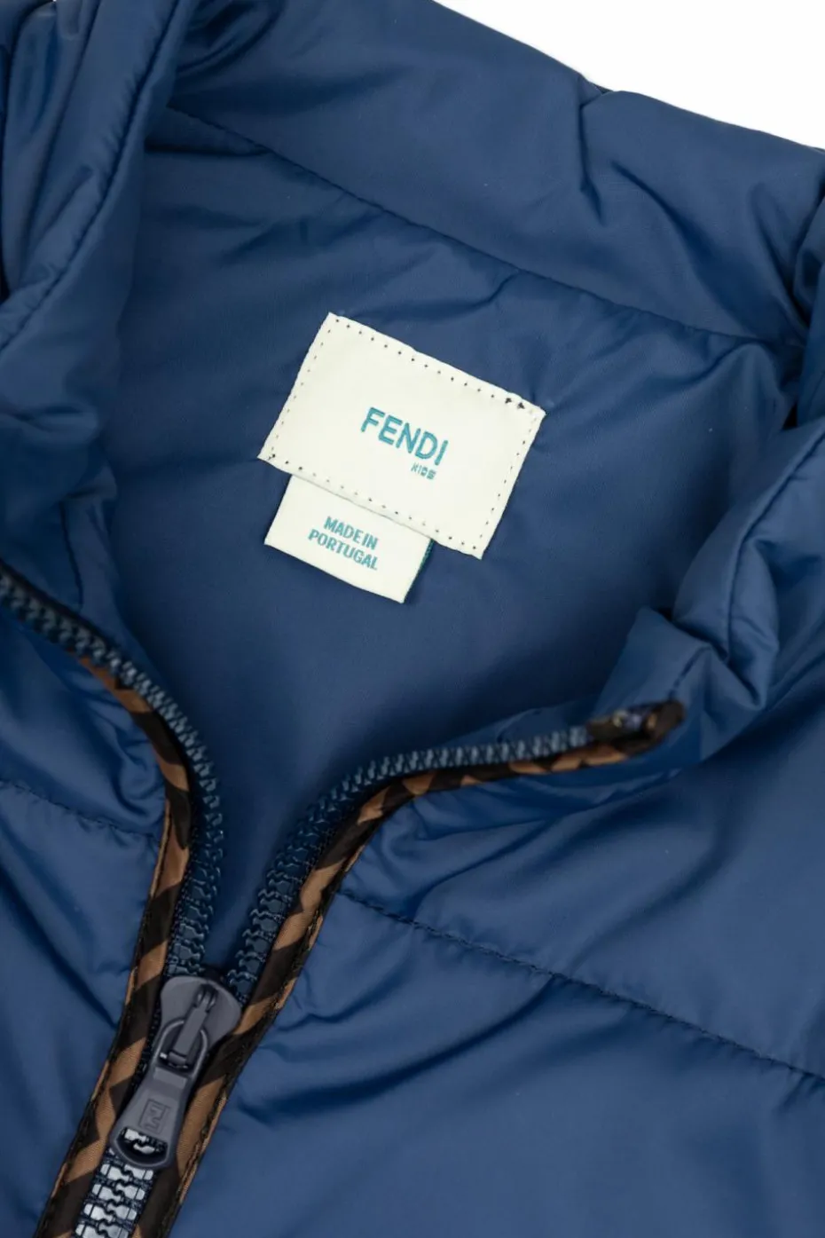 Fendi Kids GRANATOWY Ocieplana kurtka z naszywką z logo