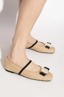 FERRAGAMO beżowy Baleriny z kokardą