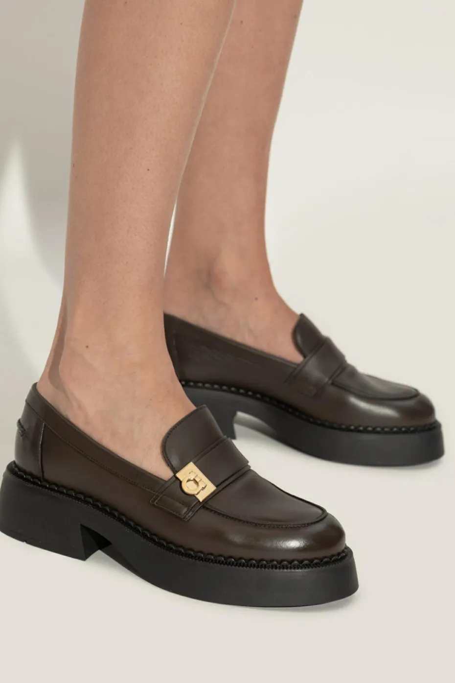 FERRAGAMO BRĄZOWY Buty `Caminia` typu `loafers`