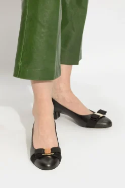 FERRAGAMO CZARNY Buty na obcasie ‘Vara’
