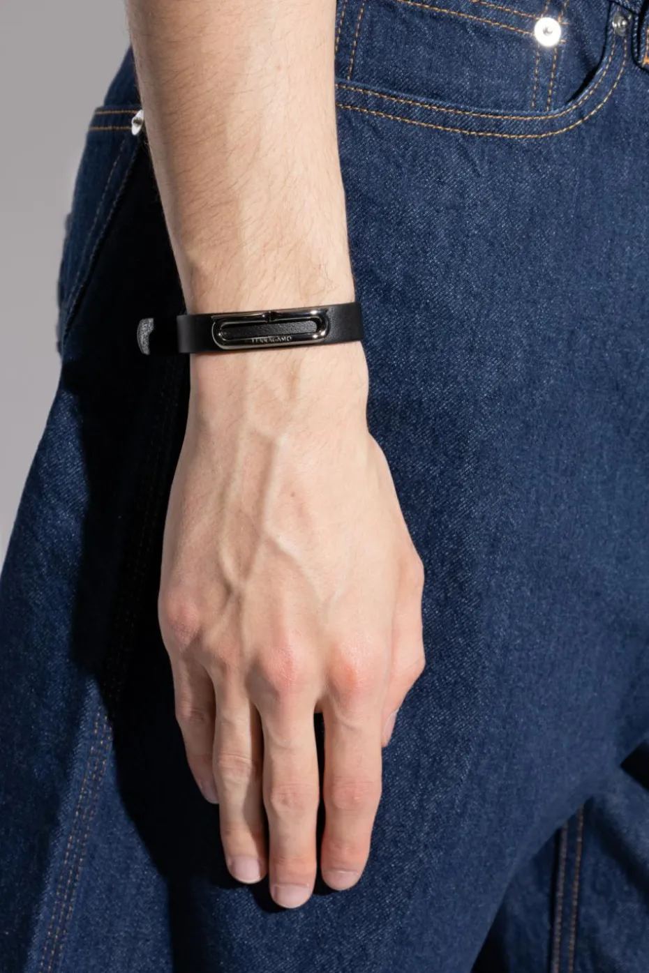 FERRAGAMO CZARNY Skórzana bransoleta