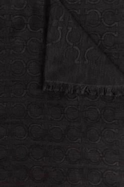 FERRAGAMO CZARNY Szal z monogramem
