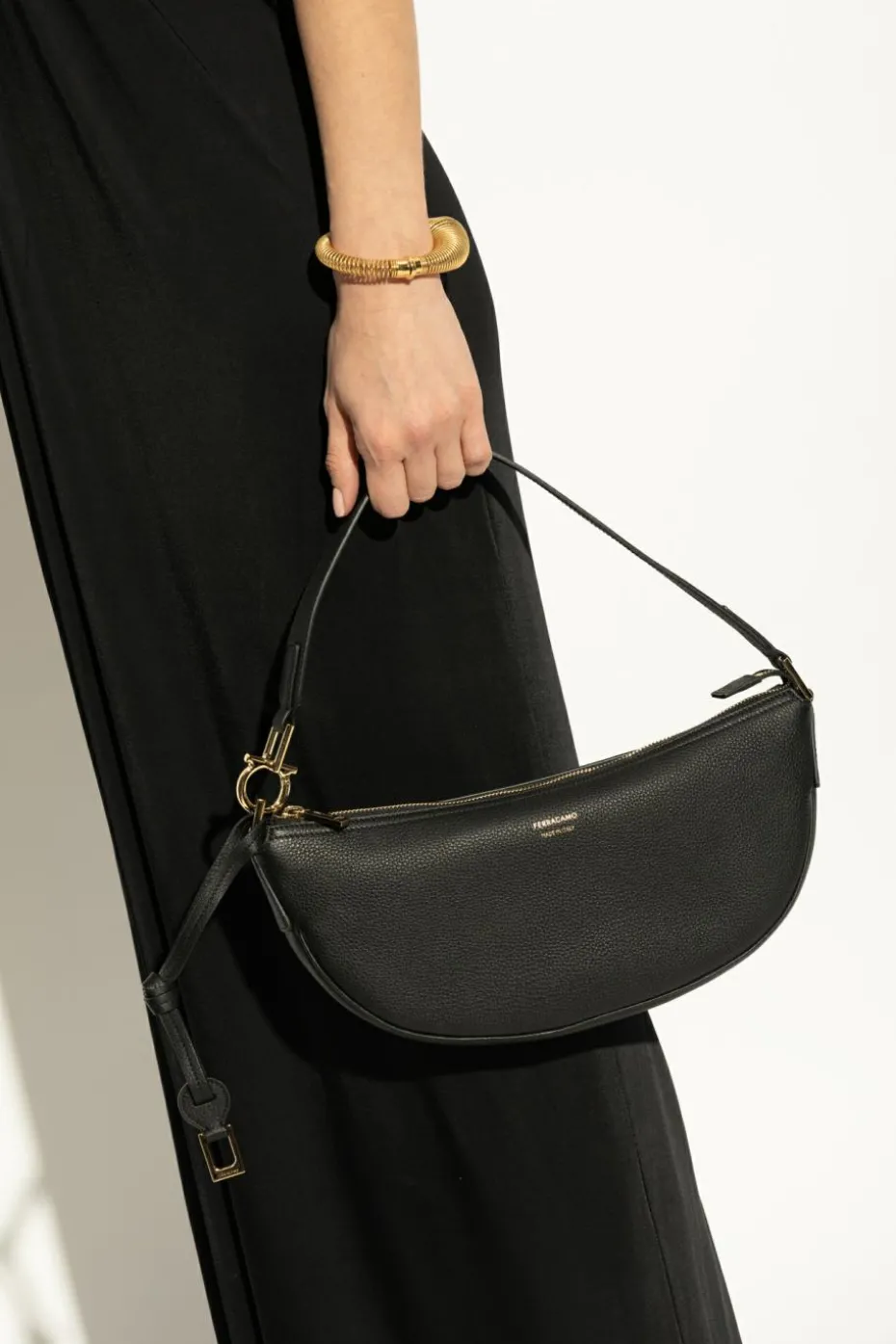 FERRAGAMO CZARNY Torba na ramię rozmiar `XS`