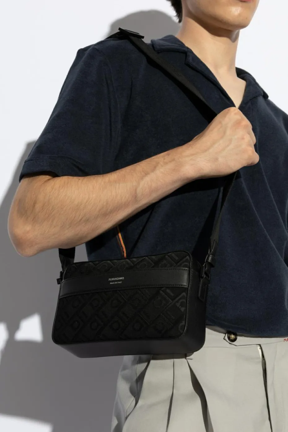 FERRAGAMO CZARNY Torba na ramię z logo