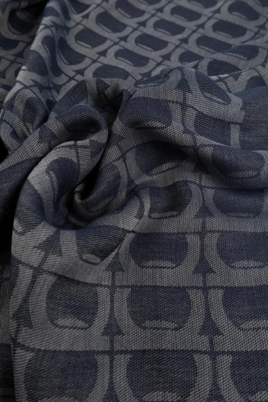 FERRAGAMO GRANATOWY Chusta z monogramem