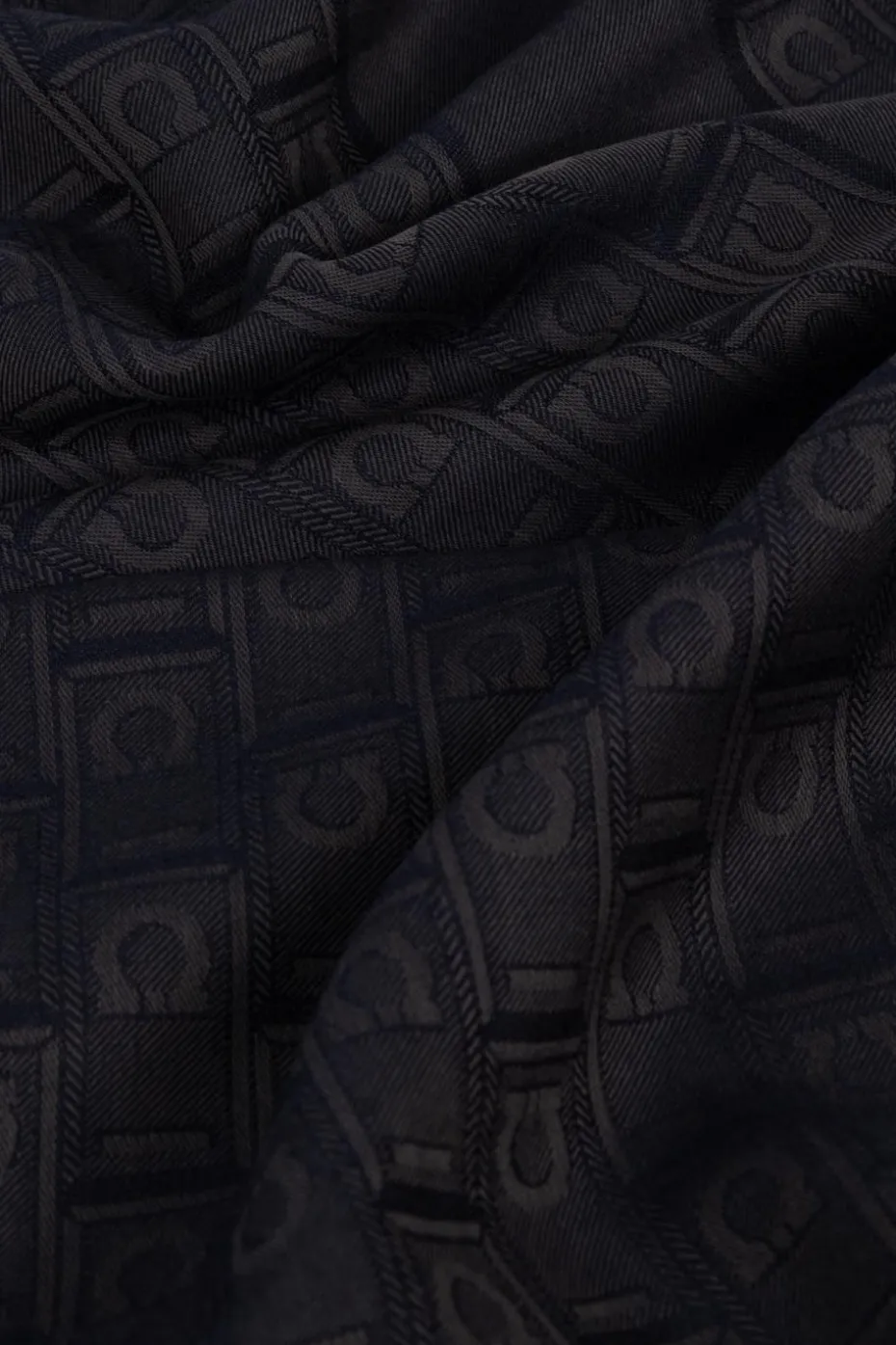 FERRAGAMO GRANATOWY Szal z monogramem