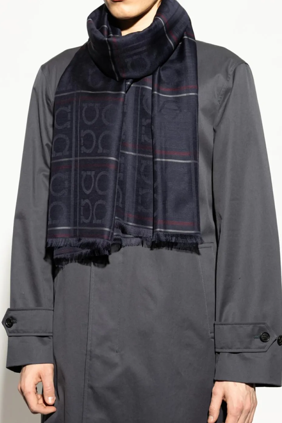 FERRAGAMO GRANATOWY Szal z monogramem
