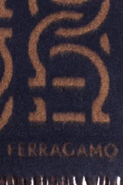 FERRAGAMO GRANATOWY Wełniany szal z logo