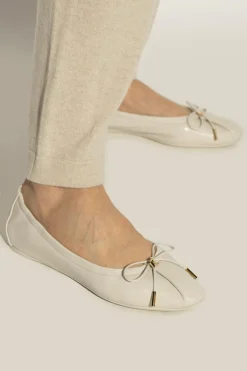 FERRAGAMO kremowy Baleriny `Joelle`