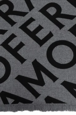FERRAGAMO SZARY Wełniany szal z monogramem
