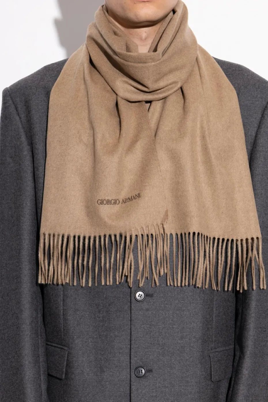 Giorgio Armani beżowy Kaszmirowy szal z frędzlami