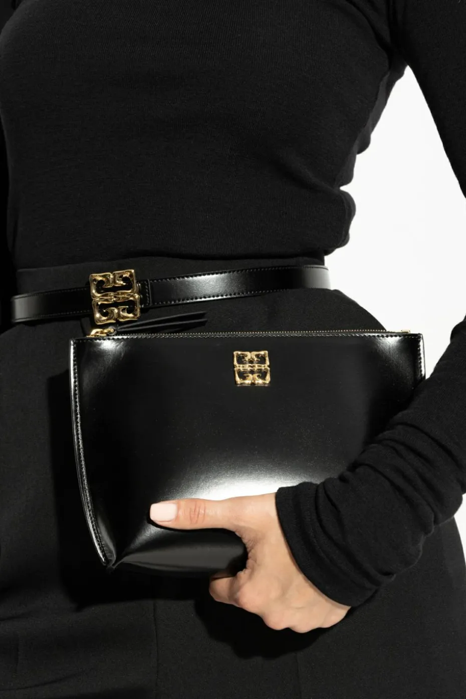 Givenchy CZARNY Czarna kopertówka ‘Liquid’