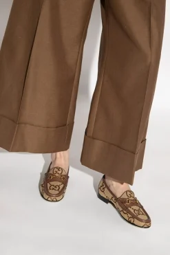 Gucci beżowy Buty typu ‘loafers’ z monogramem