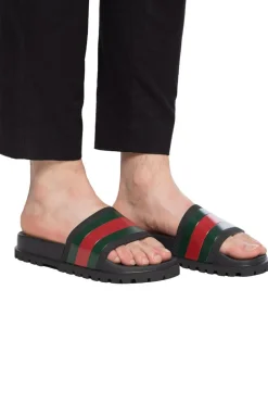 Gucci CZARNY Gumowe klapki z paskiem 'Web'