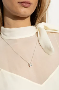 Gucci SREBRNY Srebrny naszyjnik z zawieszką w kształci logo