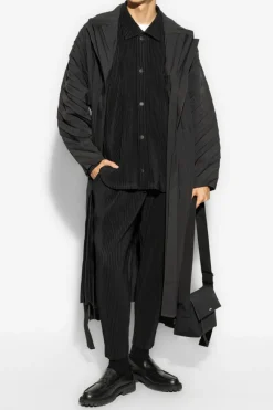 Homme Plissé Issey Miyake CZARNY Plisowany płaszcz