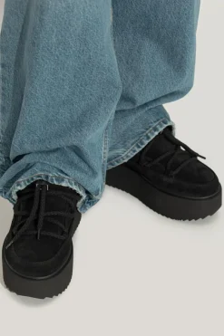 Inuikii CZARNY Śniegowce `Classic Low Platform`