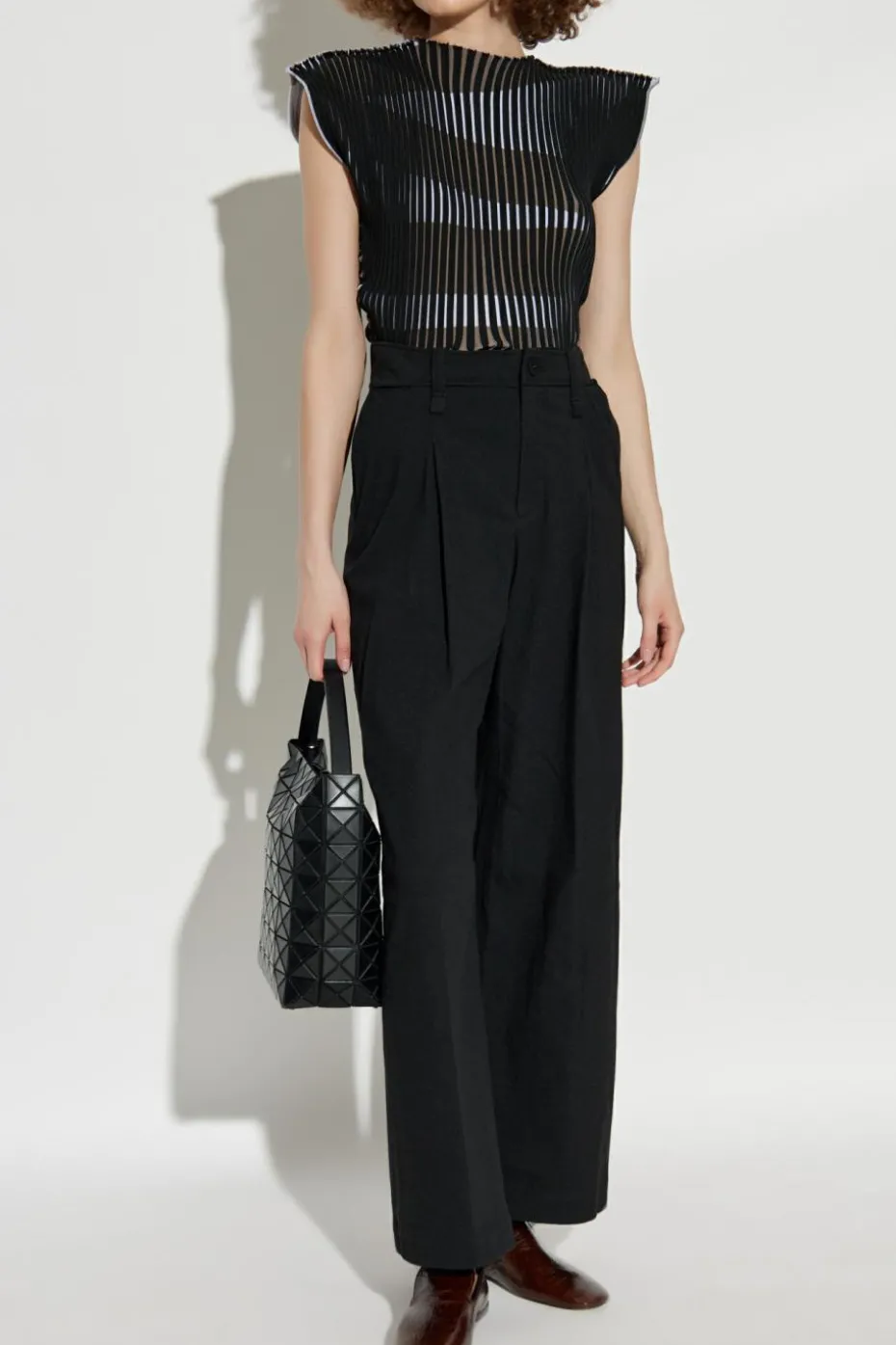 Issey Miyake CZARNY Spodnie z zaszewkami