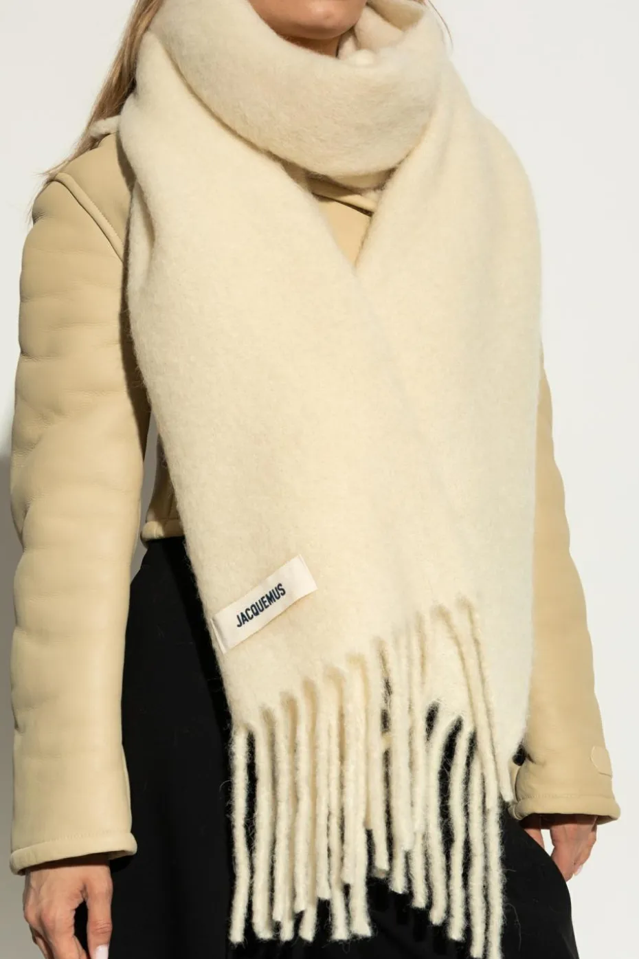 Jacquemus kremowy Szal z naszywką z logo